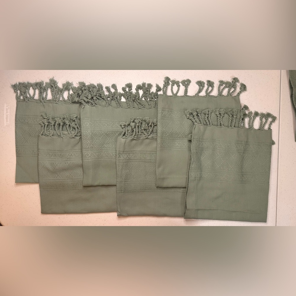 Pottery Barn Set of 6 Green Fringed Napkins